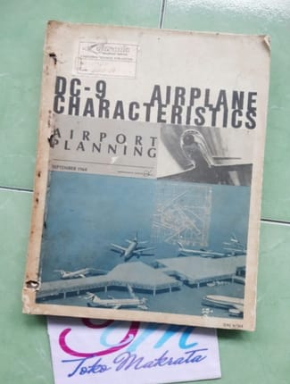 Buku pedoman pesawat terbang DC-9 jadul lawas lama langka