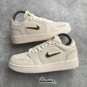 Nike Casual Sneakers Wanita gold white