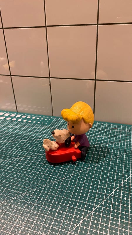 2015 McD Snoopy Schroeder at Piano Plastic Peanuts, foto 2