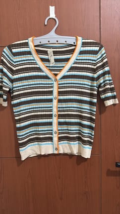 Knit model Crop top strip