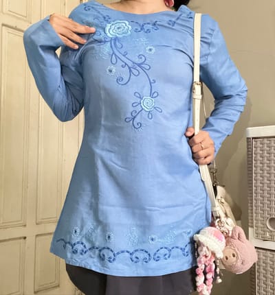 Blouse Vintage Biru Motif Bordir Bunga