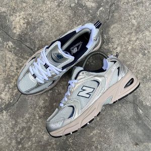 New Balance Streetwear Sneakers Wanita silver