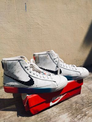 Nike Streetwear Sneakers Pria white