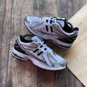New Balance Gorpcore Casual Sneakers Pria white black