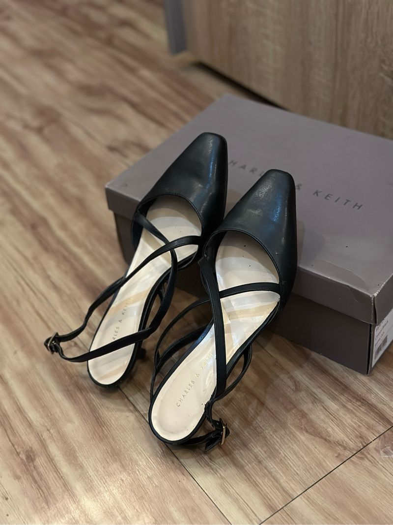 Charles and Keith Casual Heels Wanita black Preloved
