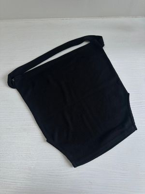 Minimalist Crop top Wanita black