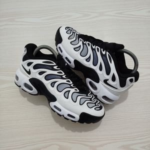 Nike Sportswear Casual Sneakers Pria white black