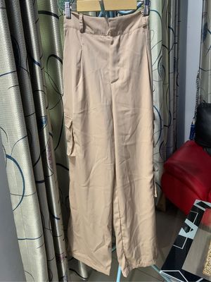 Minimalist Casual Wanita cream