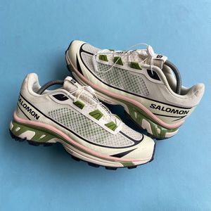 Salomon Gorpcore Casual Sneakers Pria tan