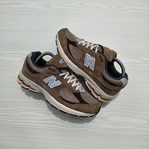New Balance Casual Sneakers Pria brown