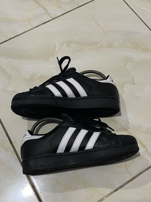 Adidas Streetwear Sportswear Pria white black