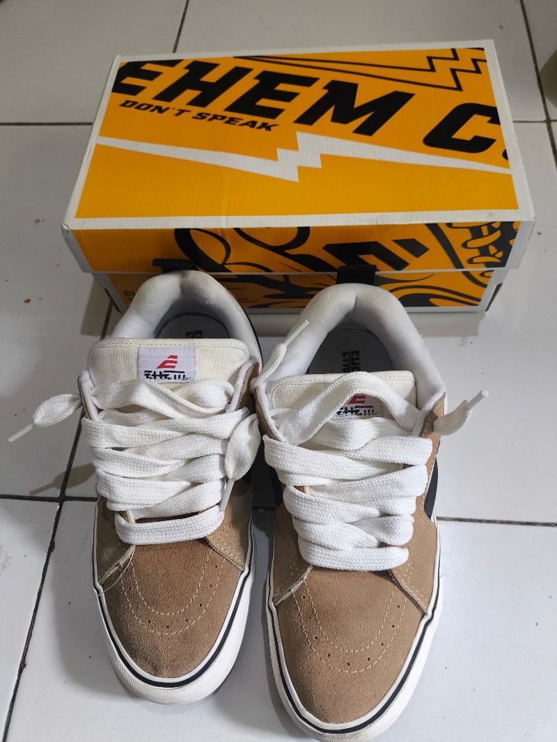 Skater Sneakers Pria tan black, foto 2