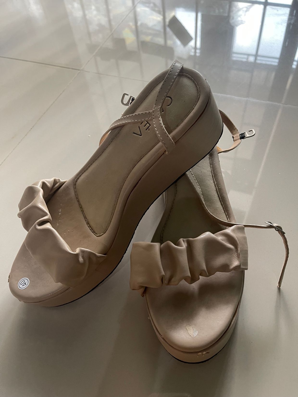 Loca Leather Casual Wedge Wanita tan