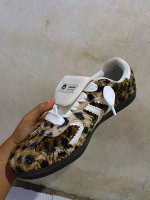 Casual Sneakers Pria white brown