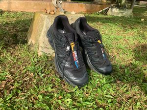 Salomon Gorpcore Sportswear Pria black