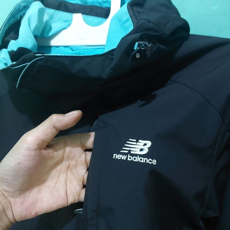 New Balance Gorpcore Windbreaker Pria black, foto 4