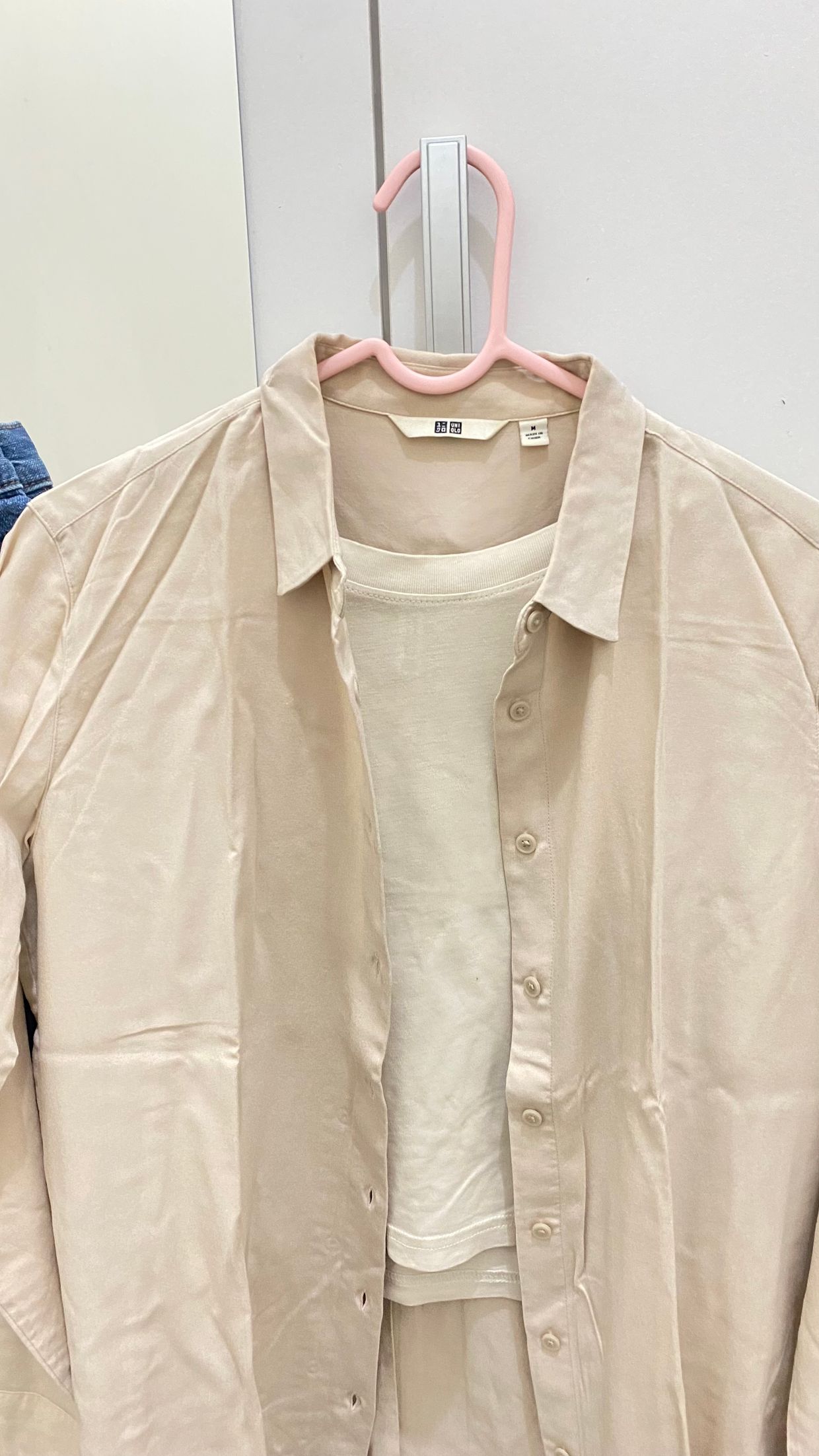 Uniqlo Minimalist Casual Shirt Wanita cream