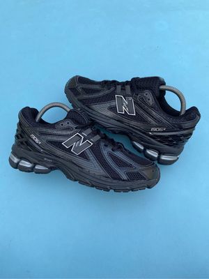 New Balance Casual Sneakers Pria black