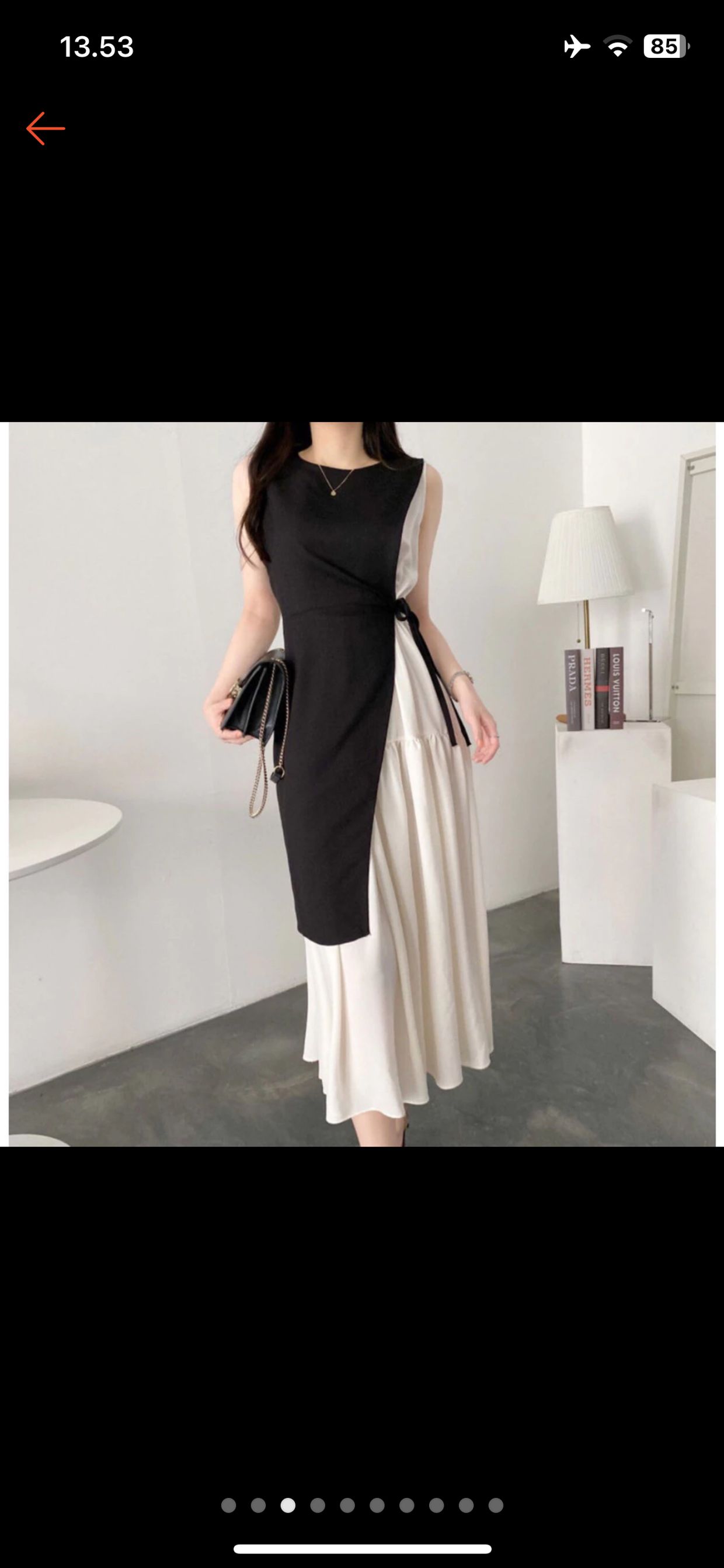 Minimalist Casual Wanita white black