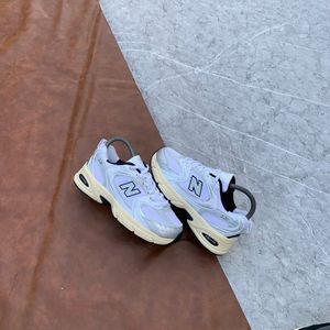 New Balance Sportswear Sneakers Wanita white tan