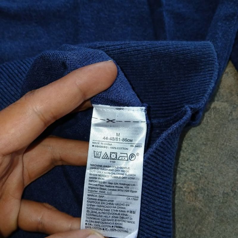 GAP Minimalist Casual Sweater Pria navy, foto 4