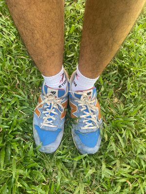 New Balance Vintage Sneakers Pria blue red