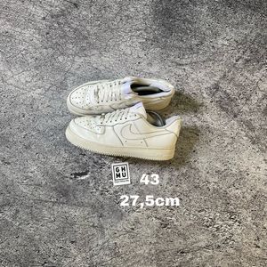 Nike Casual Sneakers Pria white