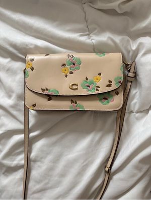 Coach Minimalist Casual Crossbody Bag Wanita cream