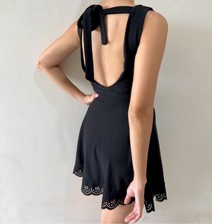 Luxury Minimalist Midi dress Wanita black