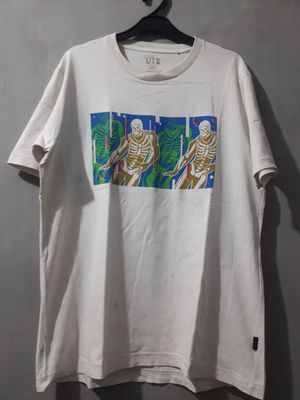 Uniqlo Streetwear T-shirt Pria white