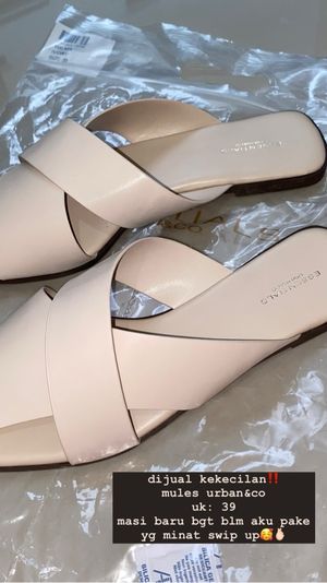Urban Outfitters Casual Flat Wanita cream
