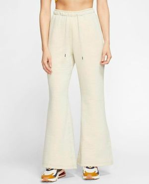 Nike Sportswear Sweatpants & Joggers Wanita cream