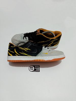 Nike Streetwear Casual Sneakers Pria black yellow