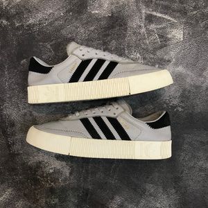 Adidas Streetwear Casual Sneakers Wanita black gray
