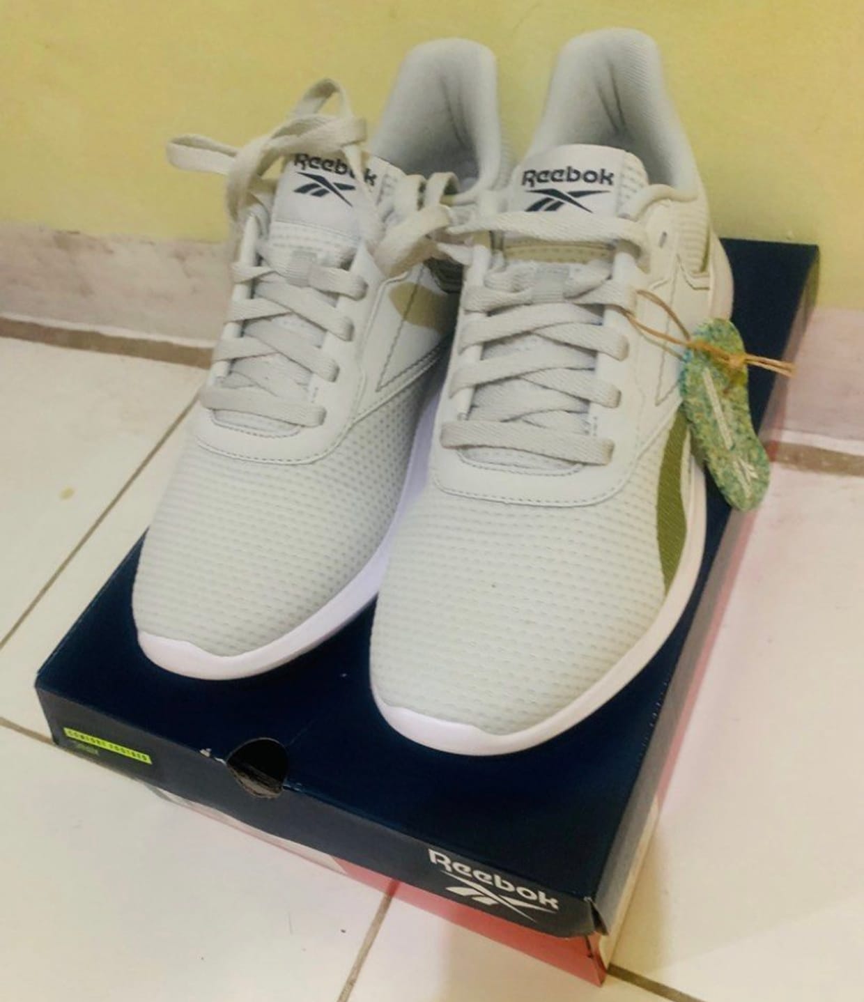 Reebok Sportswear Sneakers Wanita gray