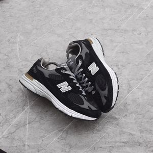New Balance Vintage Casual Sneakers Pria white black