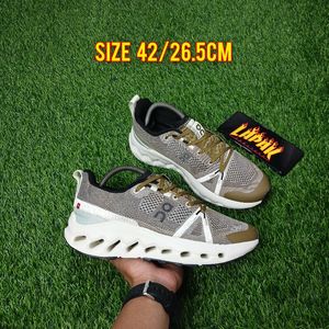 On Running Sportswear Sneakers Pria multicolor