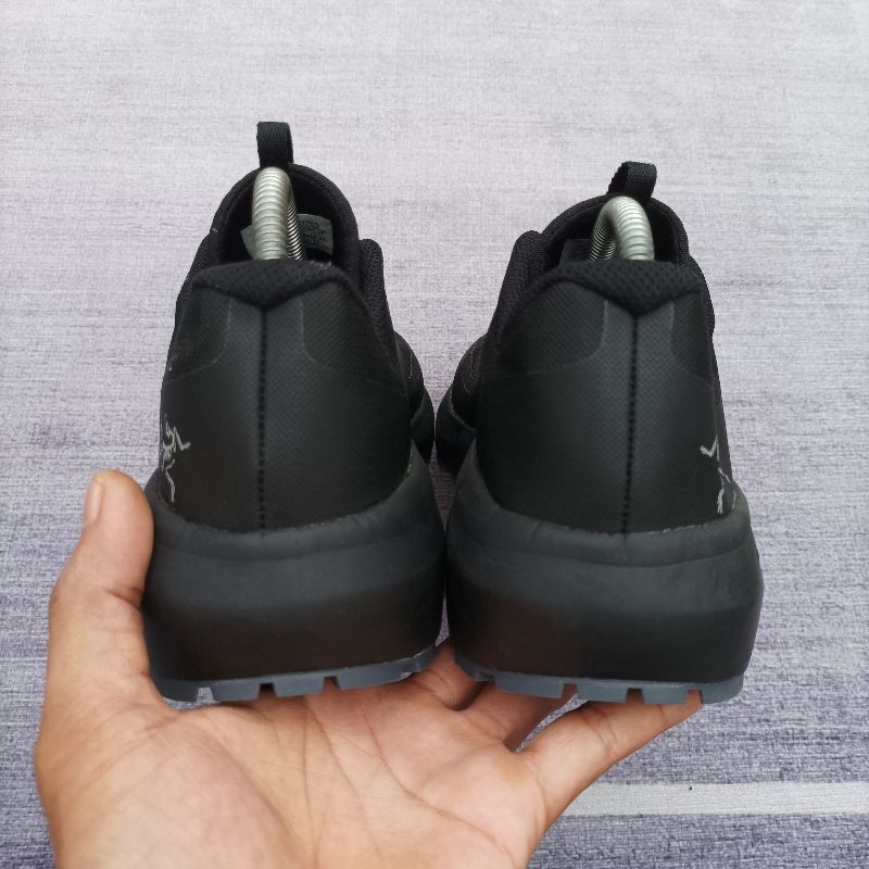 Arc'teryx Gorpcore Casual Sneakers Pria black, foto 4