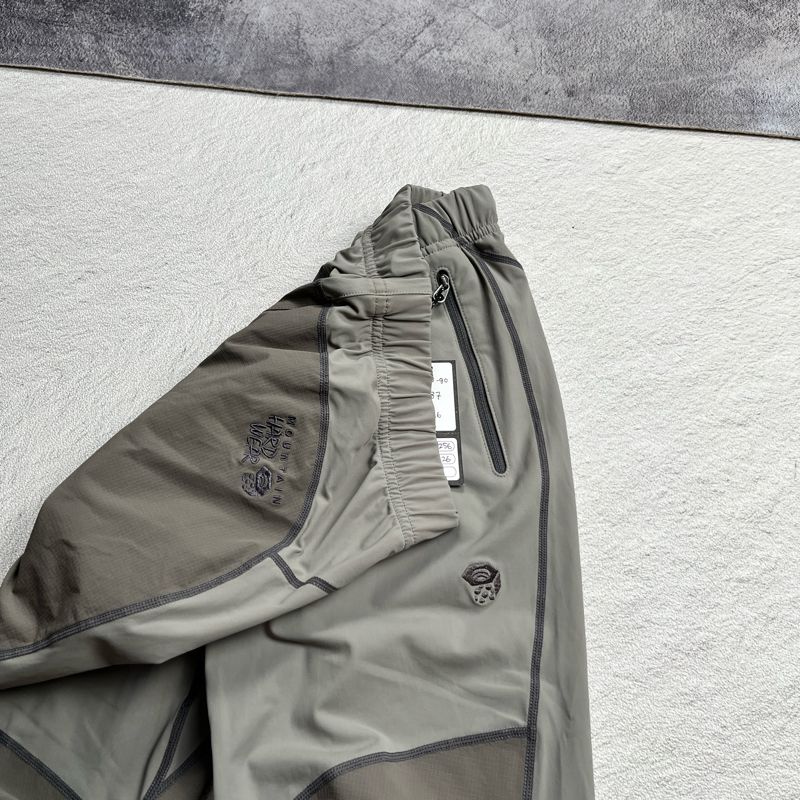 Mountain Hardwear Gorpcore Tracksuit Pria tan, foto 6