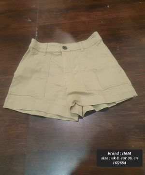 H&M Minimalist Short Wanita brown