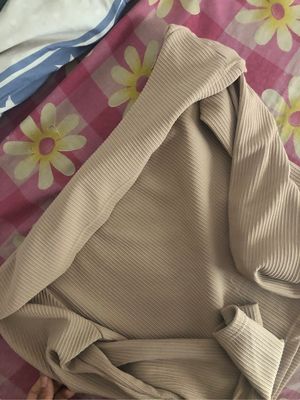 Coquette Minimalist Crop top Wanita tan