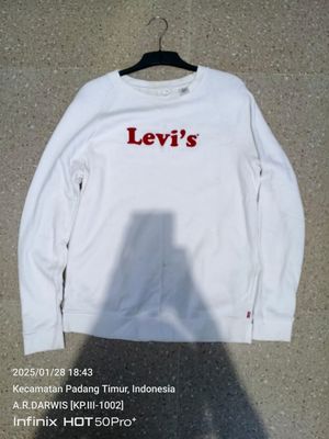 Levi's Casual Sweatshirt Pria white