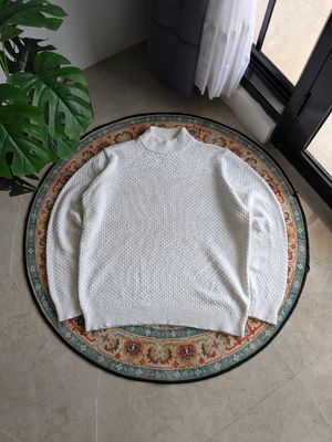 Uniqlo Luxury Minimalist Sweater Pria white