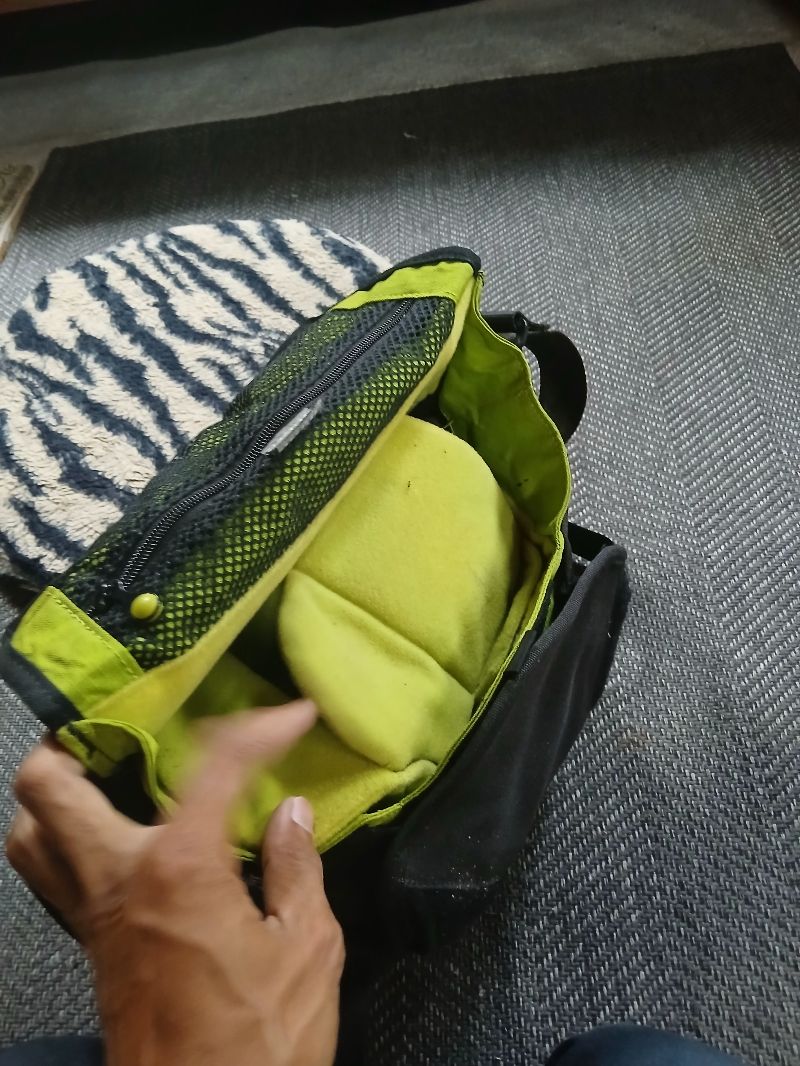Crumpler Gorpcore Casual Bag Pria green black, foto 4
