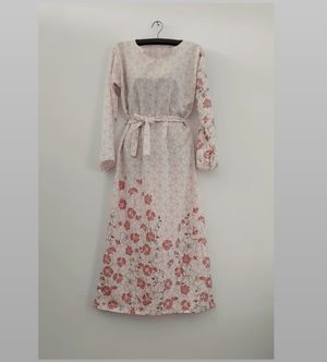 Muslim Wanita white pink