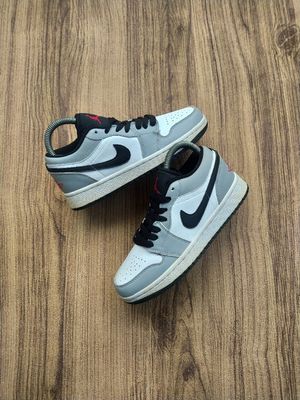 Nike Casual Sneakers Wanita white gray