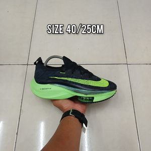 Nike Sportswear Sneakers Pria green black