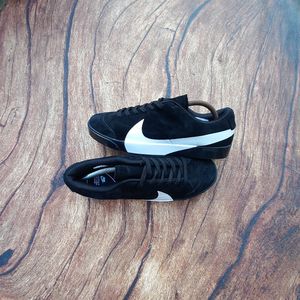 Nike Streetwear Sportswear Sneakers Pria white black