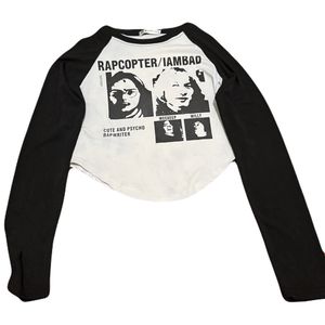 Grunge Minimalist Crop top Wanita black