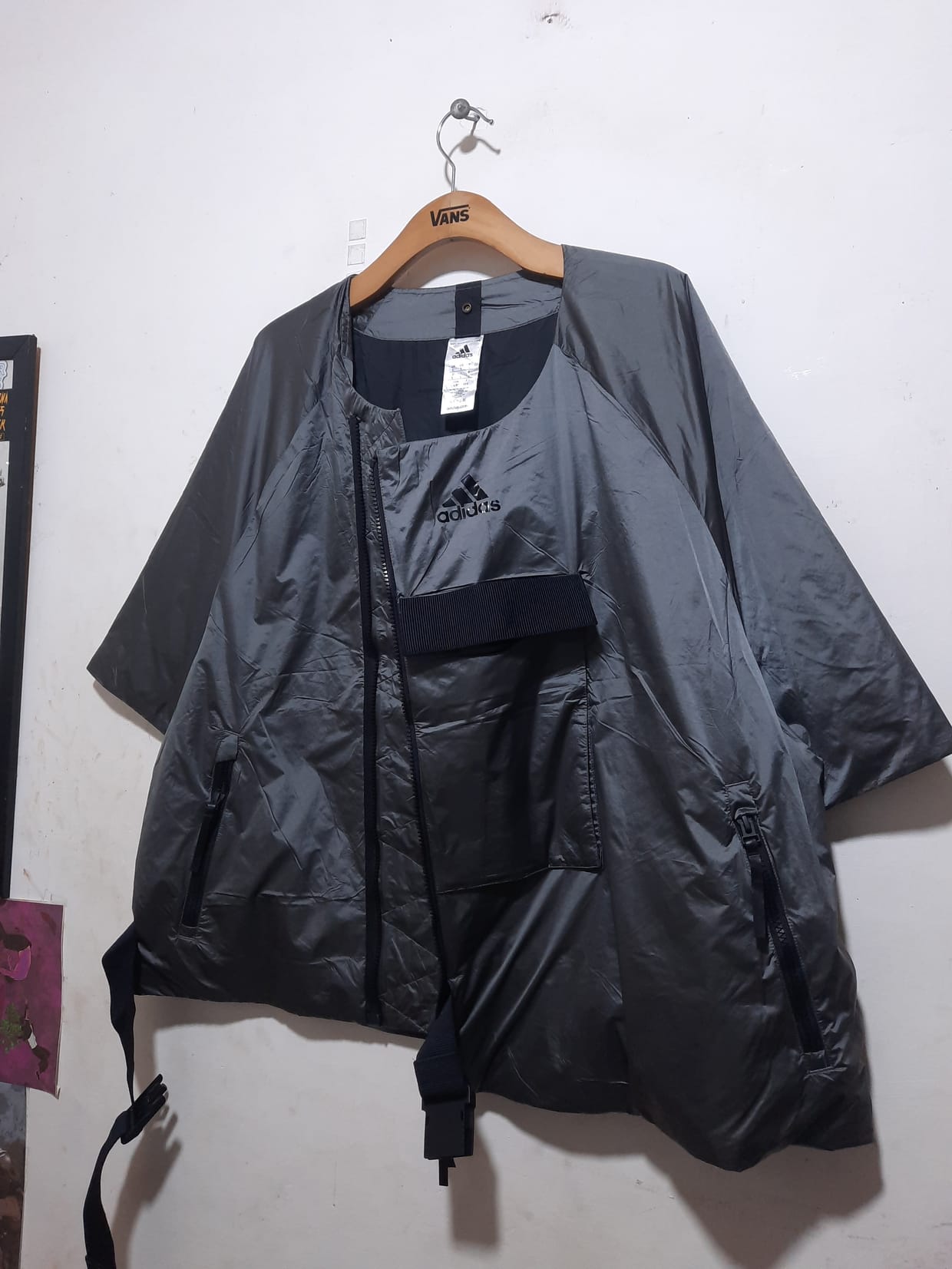 Adidas Gorpcore Puffer jacket Pria gray, foto 3
